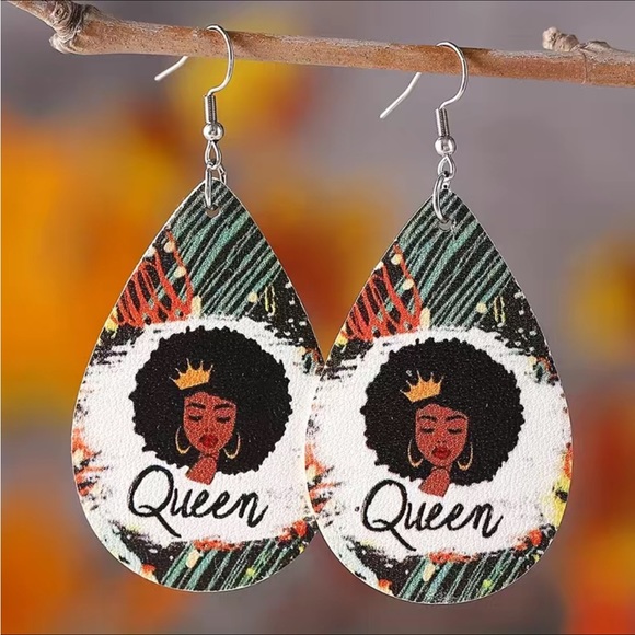 🆕 “Queen” Faux Leather Earrings - Picture 1 of 2